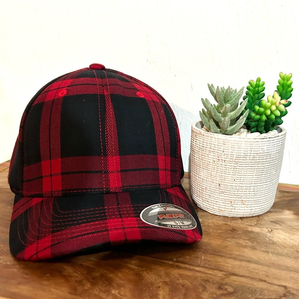 🎉HOST PICK🎉Flexfit By Yupoong Tartan Plaid Cap S- M